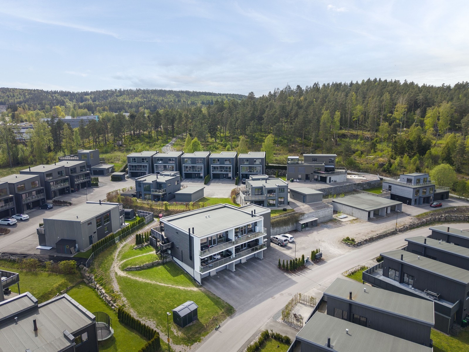Området har tilgang til rekreasjonsområder og god parkeringskapasitet. Galleribilde