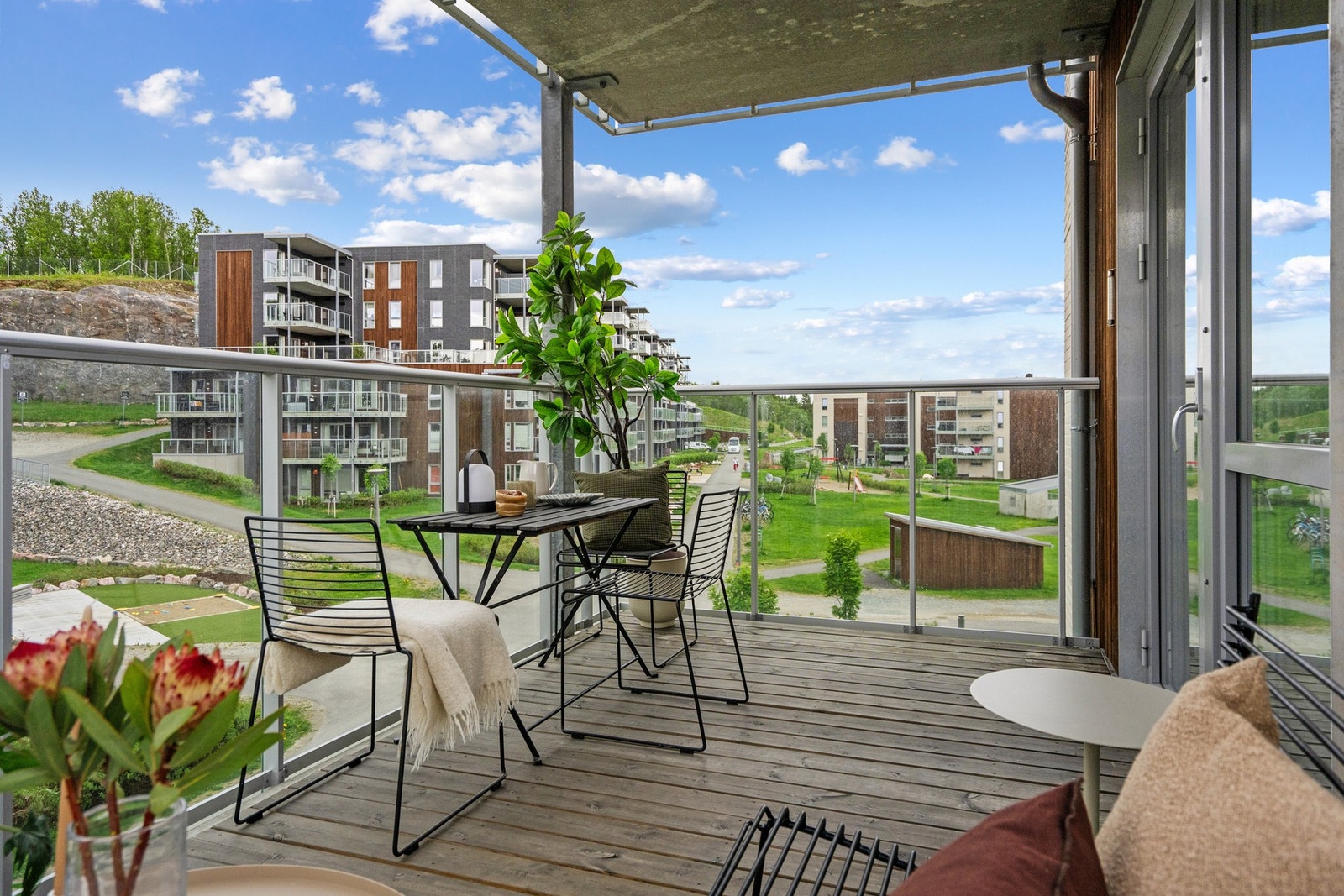 Terrassen er på over 11 m² og har god plass til en sittegruppe. Galleribilde