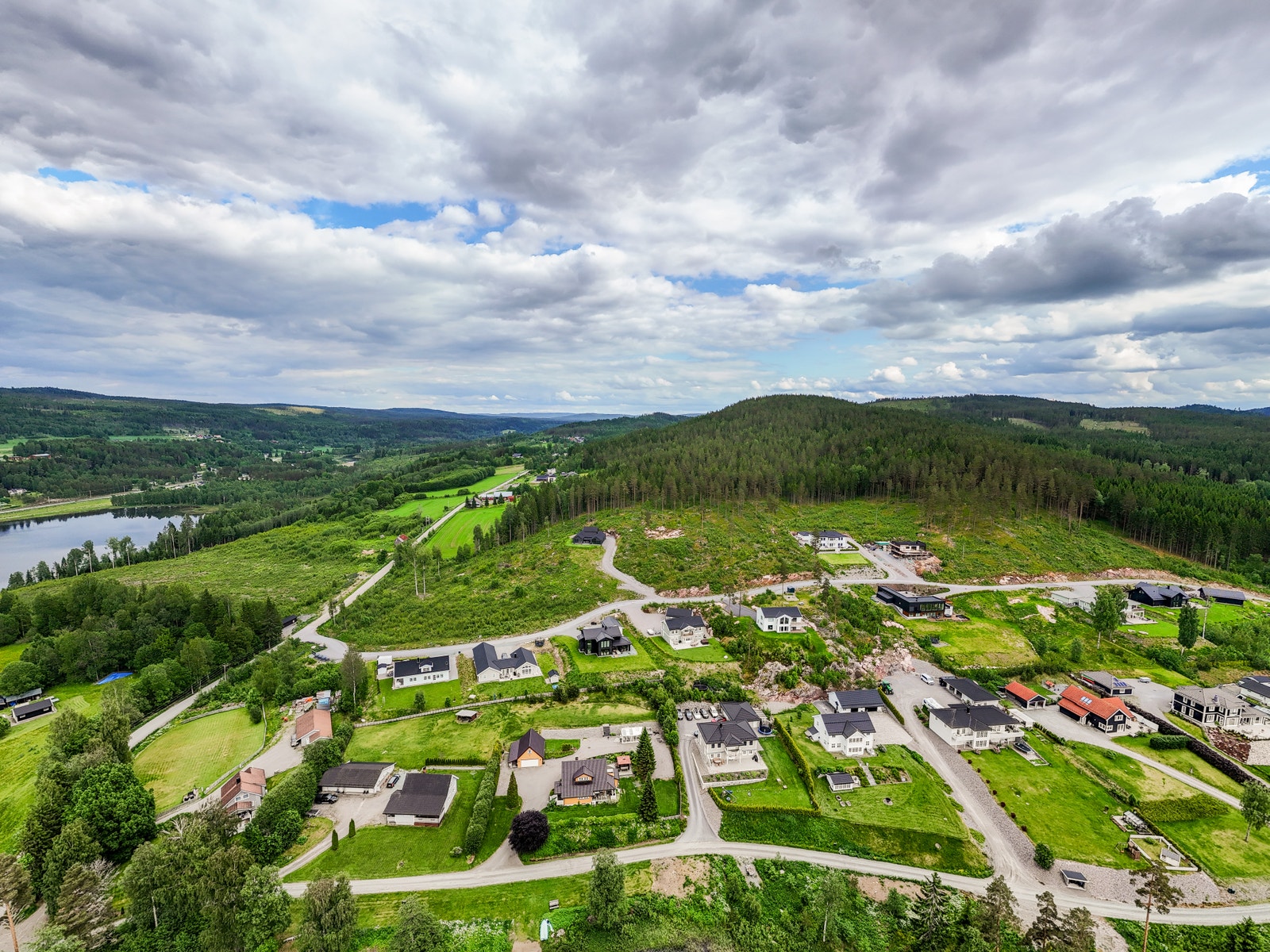Oversiktsbilde av tomteområde. Galleribilde