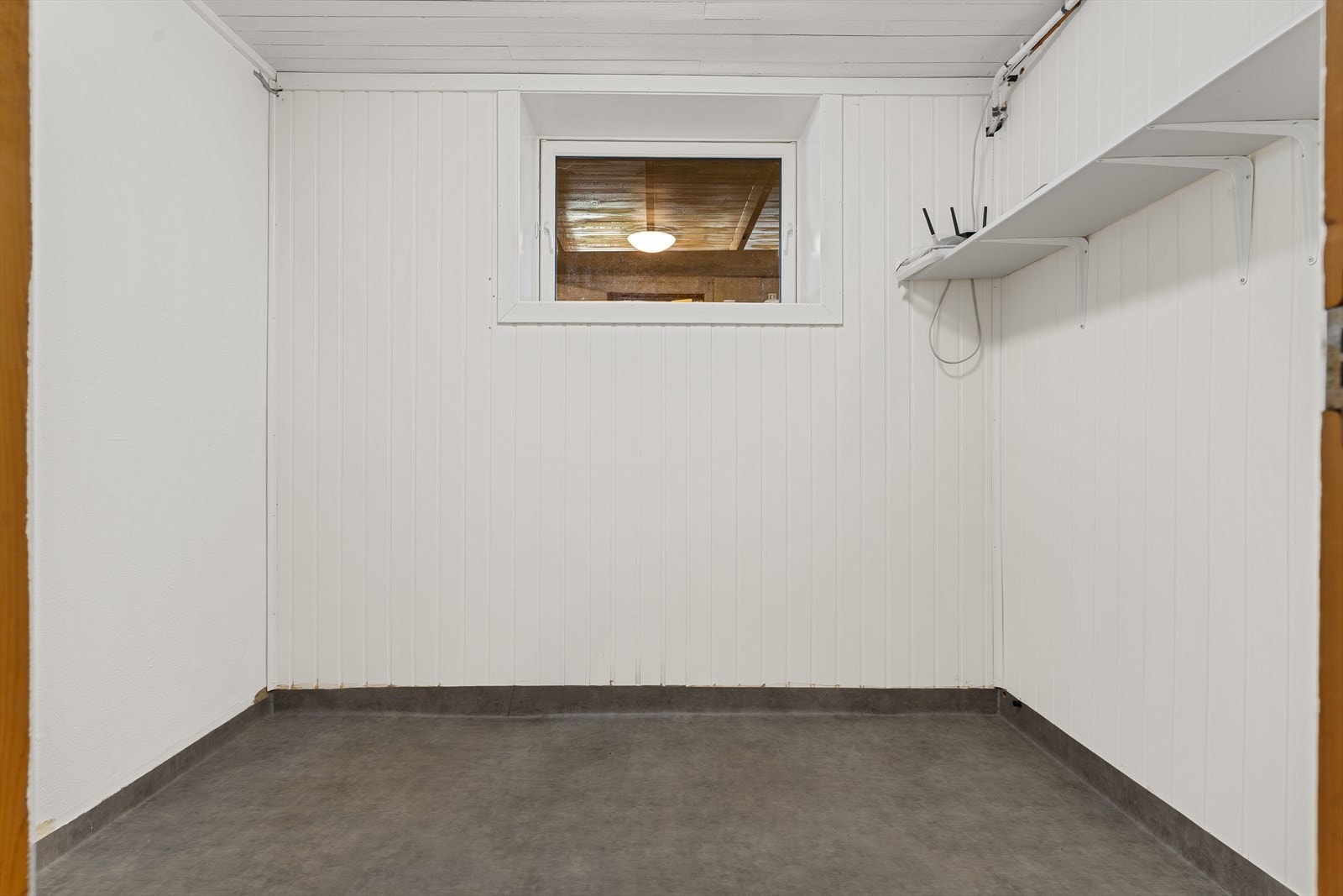 Bodrom i kjelleretasje. Galleribilde