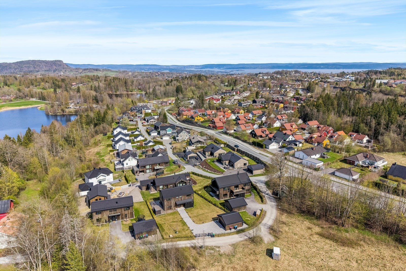 Rett utenfor døren har du marka, turstier og preparerte skiløyper vinterstid. Galleribilde