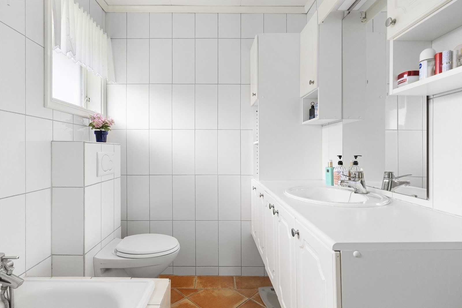Bad nr 1 med badekar Galleribilde