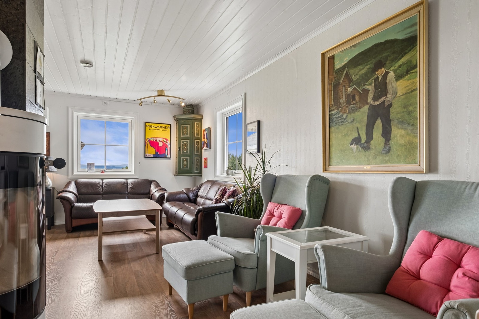 Stuen er naturlig avdelt med egen TV-krok. Galleribilde