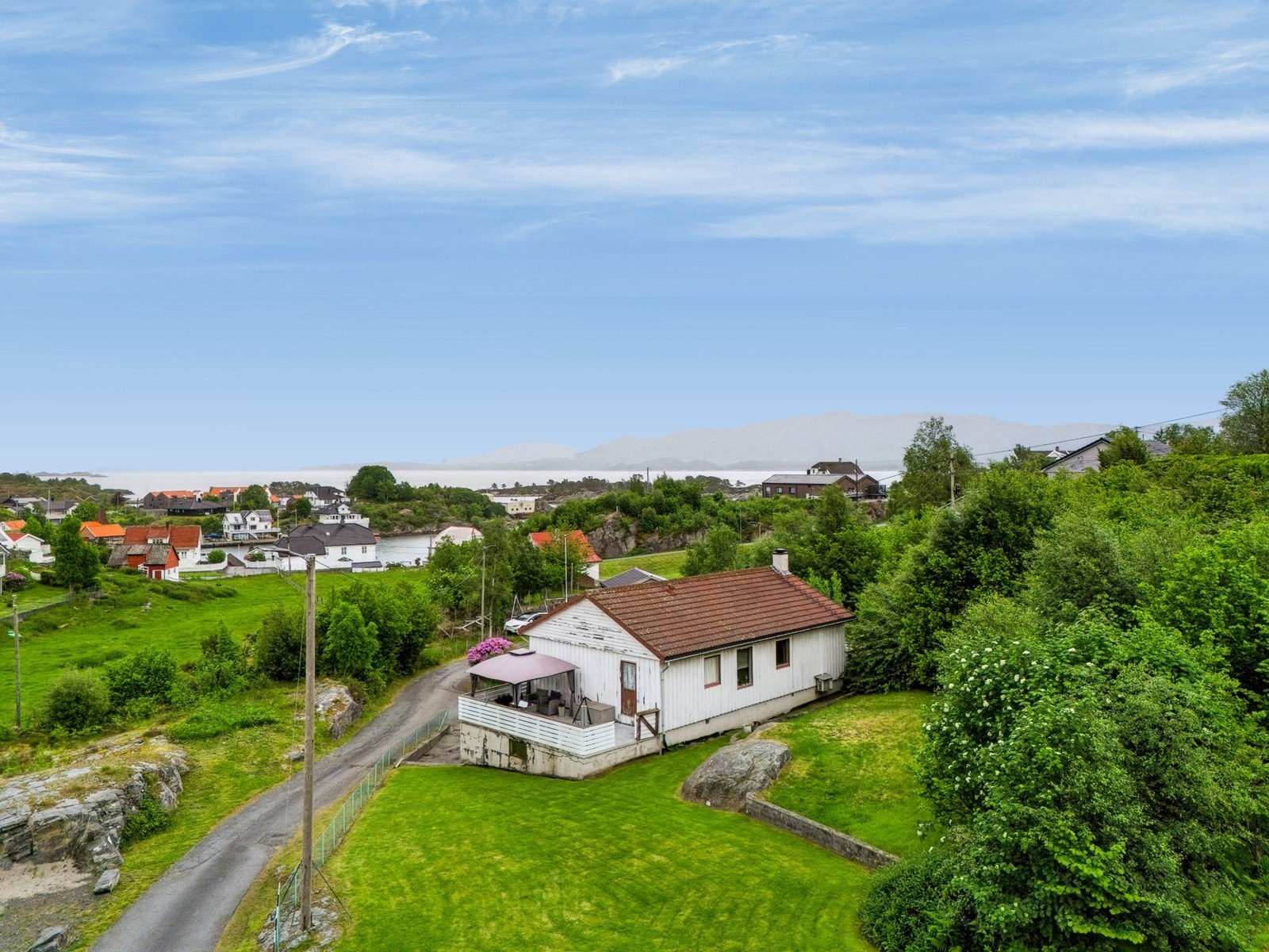 Innholdsrik enebolig over to plan med gode romløsninger og stort potensial Galleribilde
