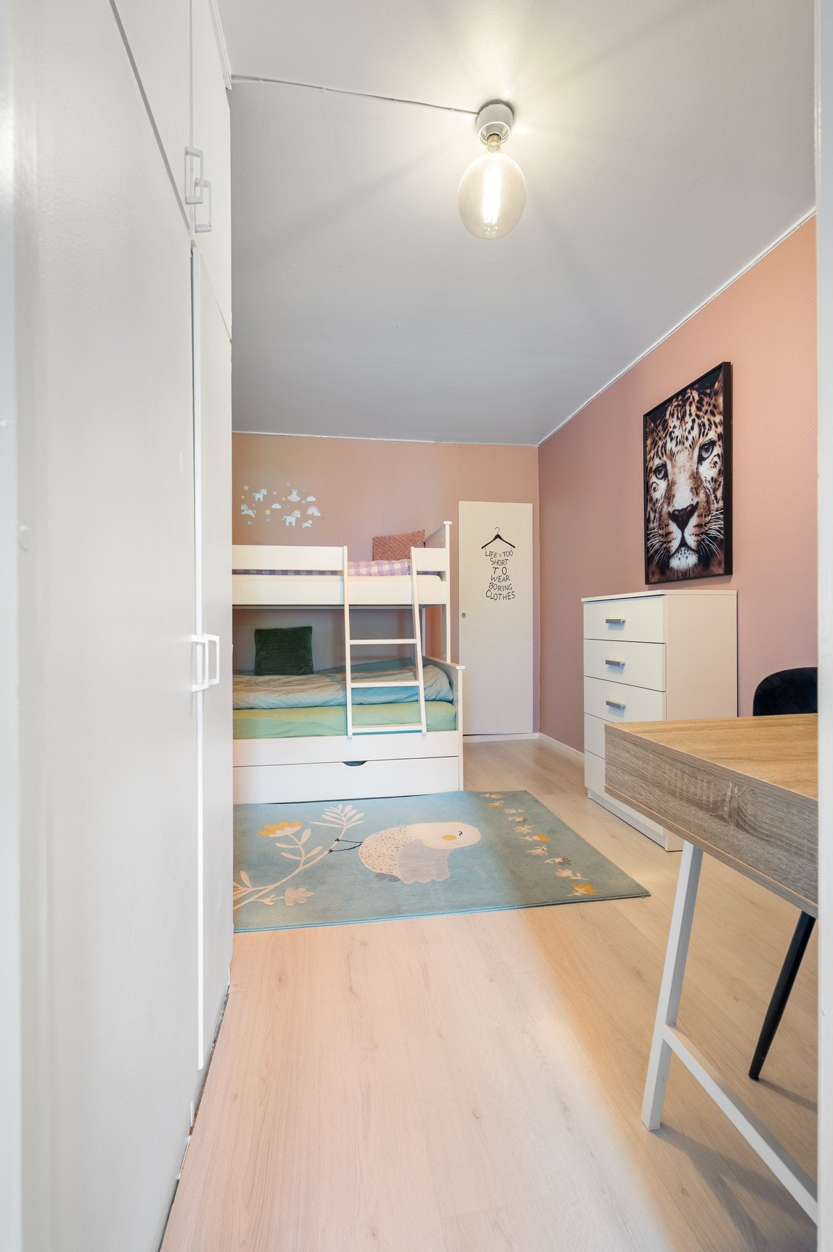 Innebygd garderobeskap Galleribilde