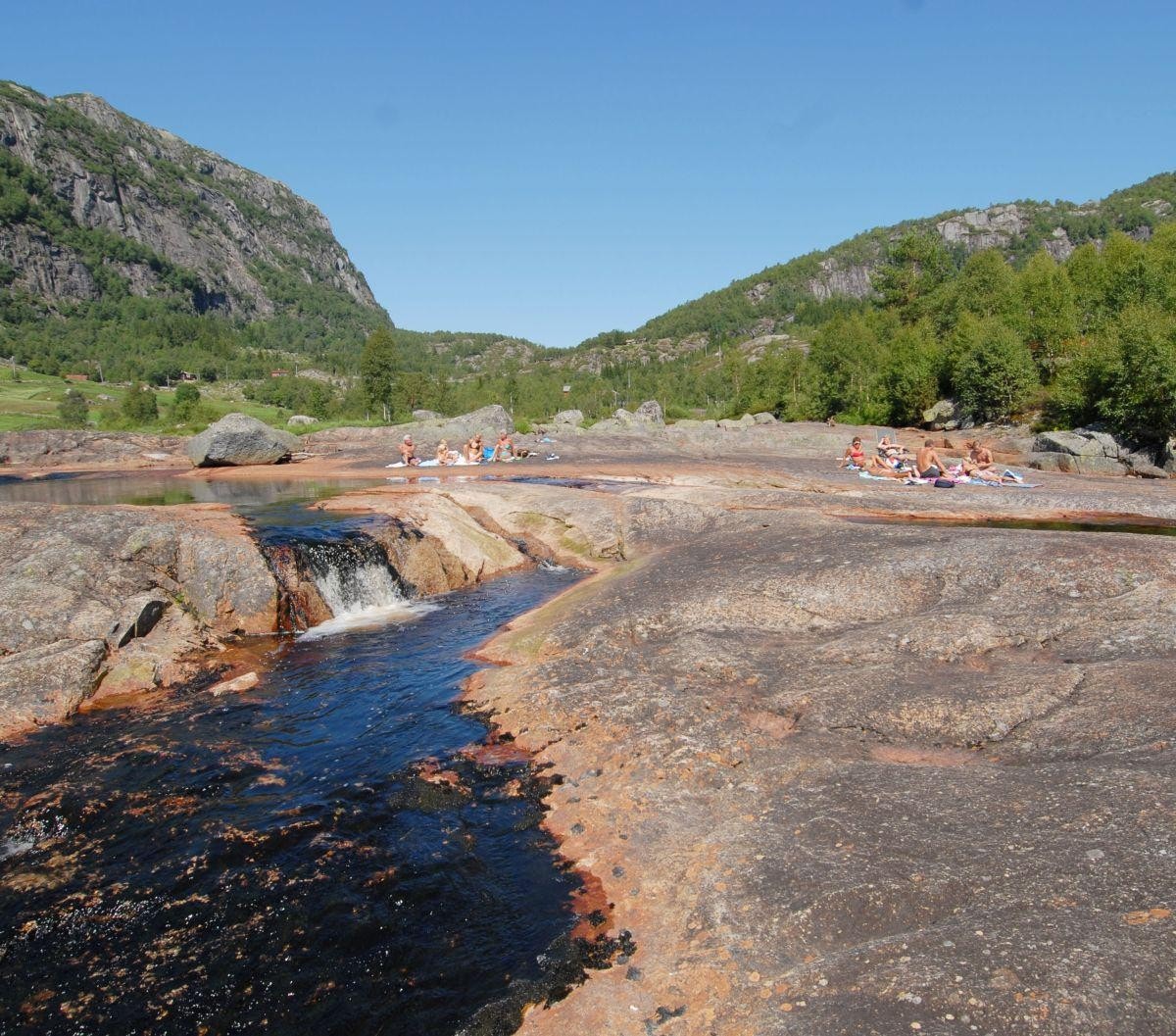 Badekulpene nedenfor Ljosland Fjellstove Galleribilde