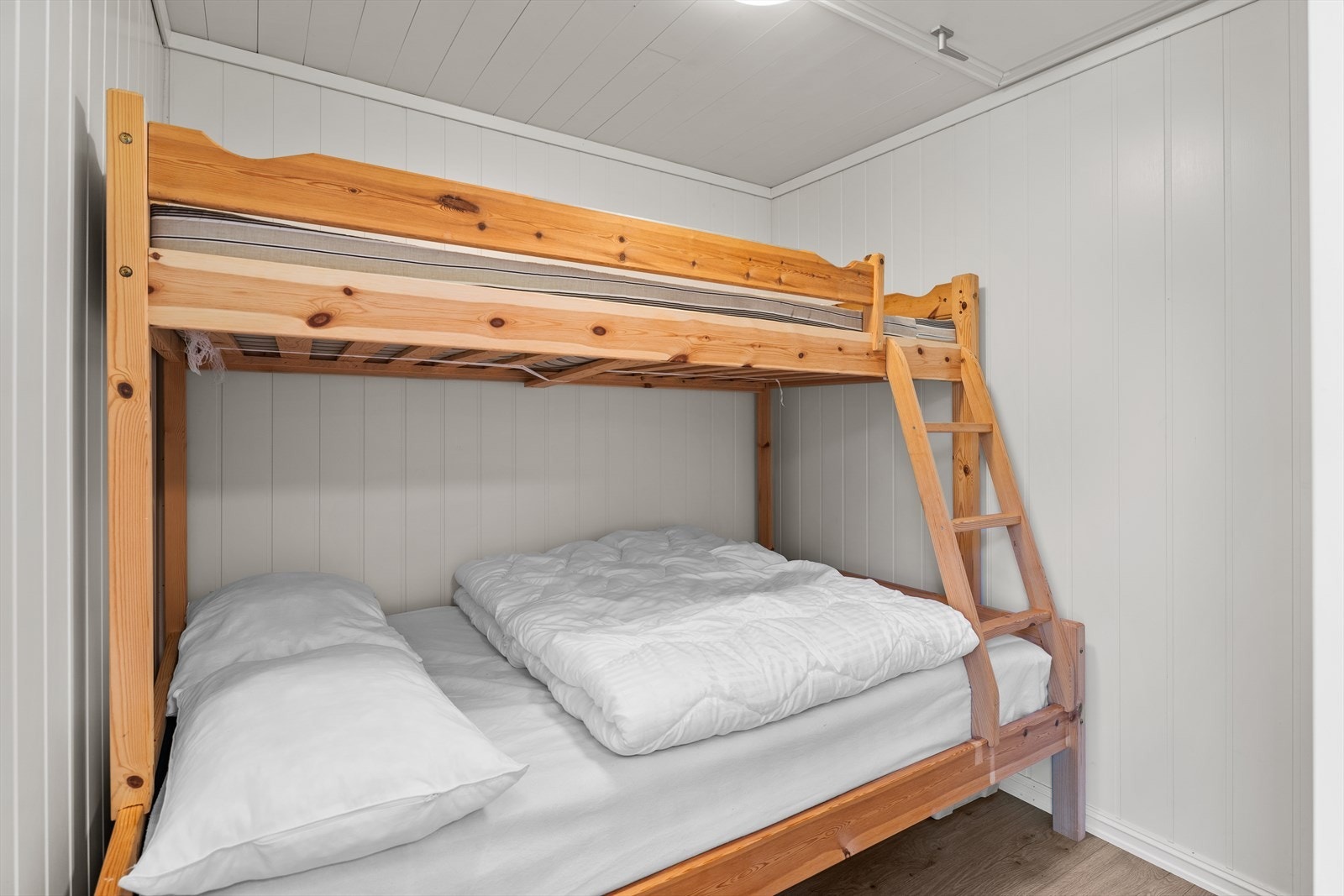 Bod innredet som soverom Galleribilde