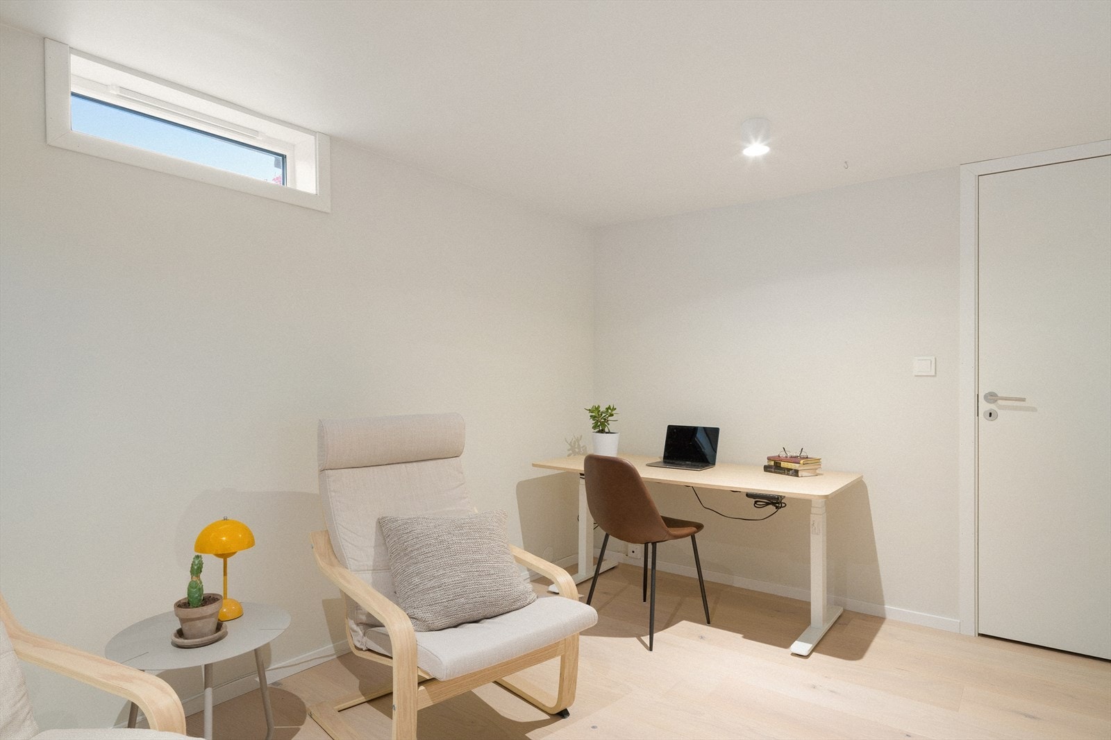 Rom brukt som stue (ikke byggemeldt og godkjent) Galleribilde