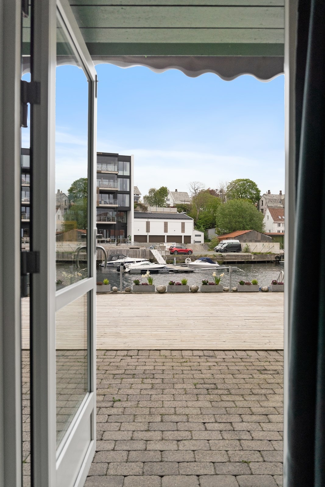 Her bor du i umiddelbar nærhet til sjøen. Galleribilde