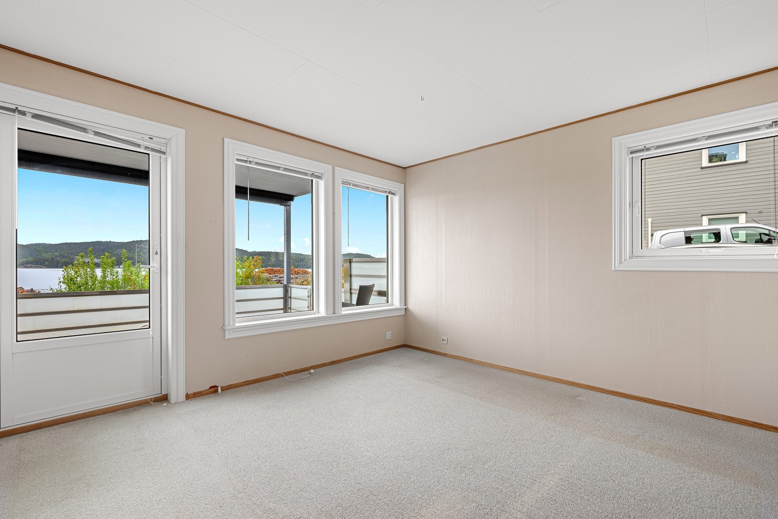 Utgang til terrassen fra stuen Galleribilde