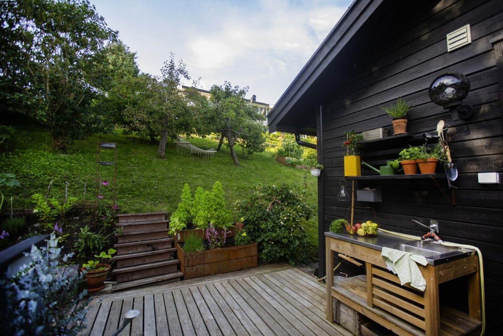 Uteplass på baksiden. Galleribilde