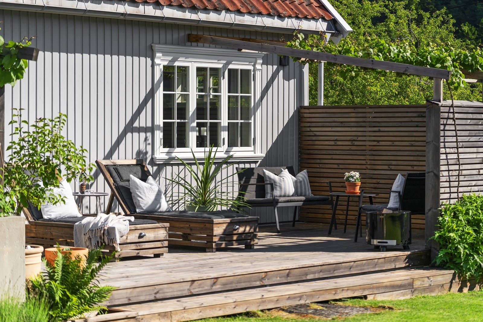 En sjarmerende og attraktiv enebolig i rolige og solrike omgivelser på Rugtvedt Galleribilde