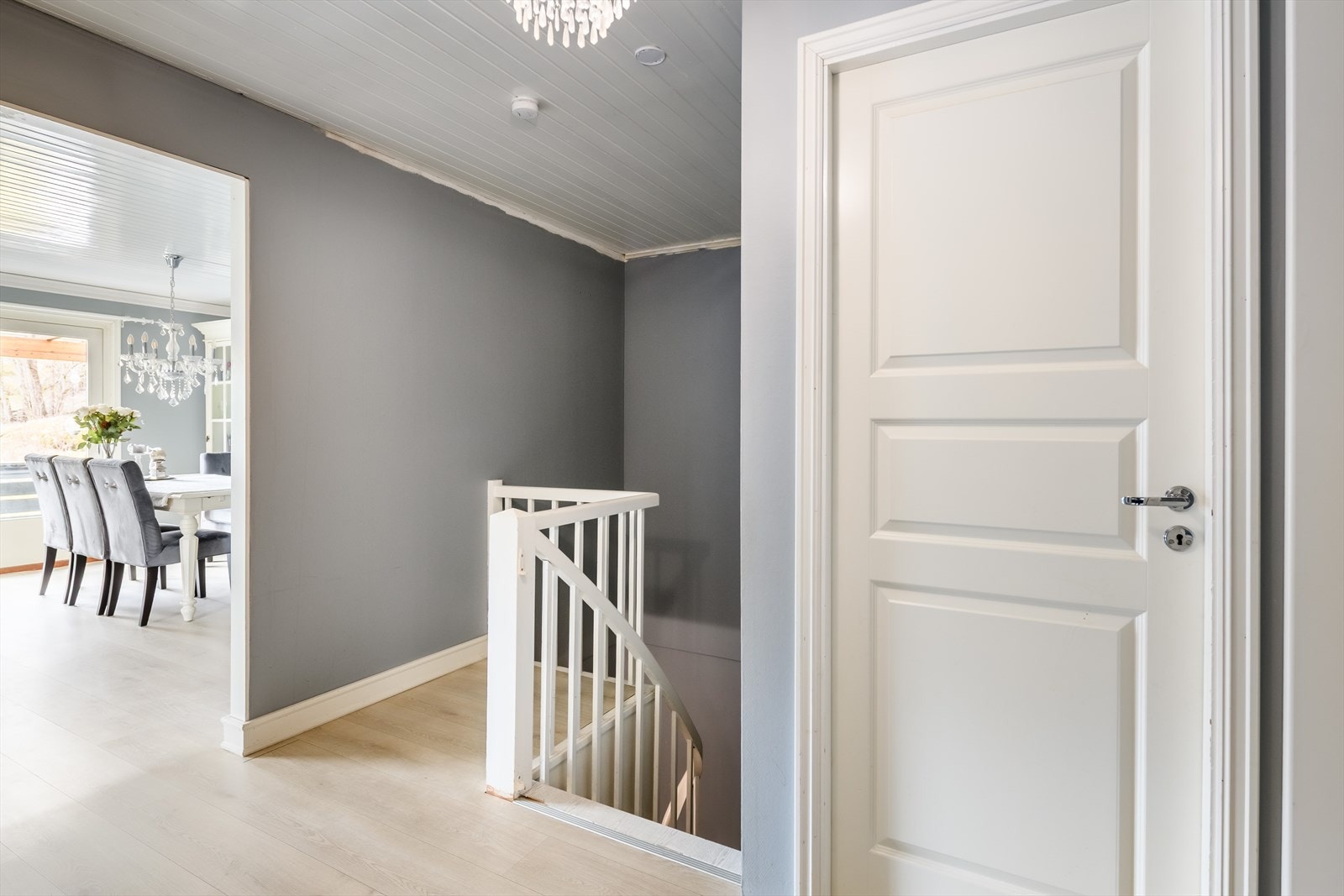 Veggene i rekkehuset er malt opp i tidsmessige farger i senere år. Galleribilde