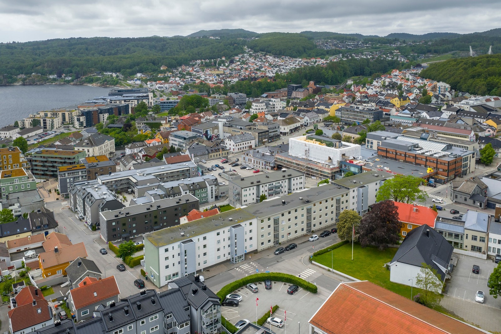 Det er kort vei til alt Larvik sentrum har å by på. Galleribilde