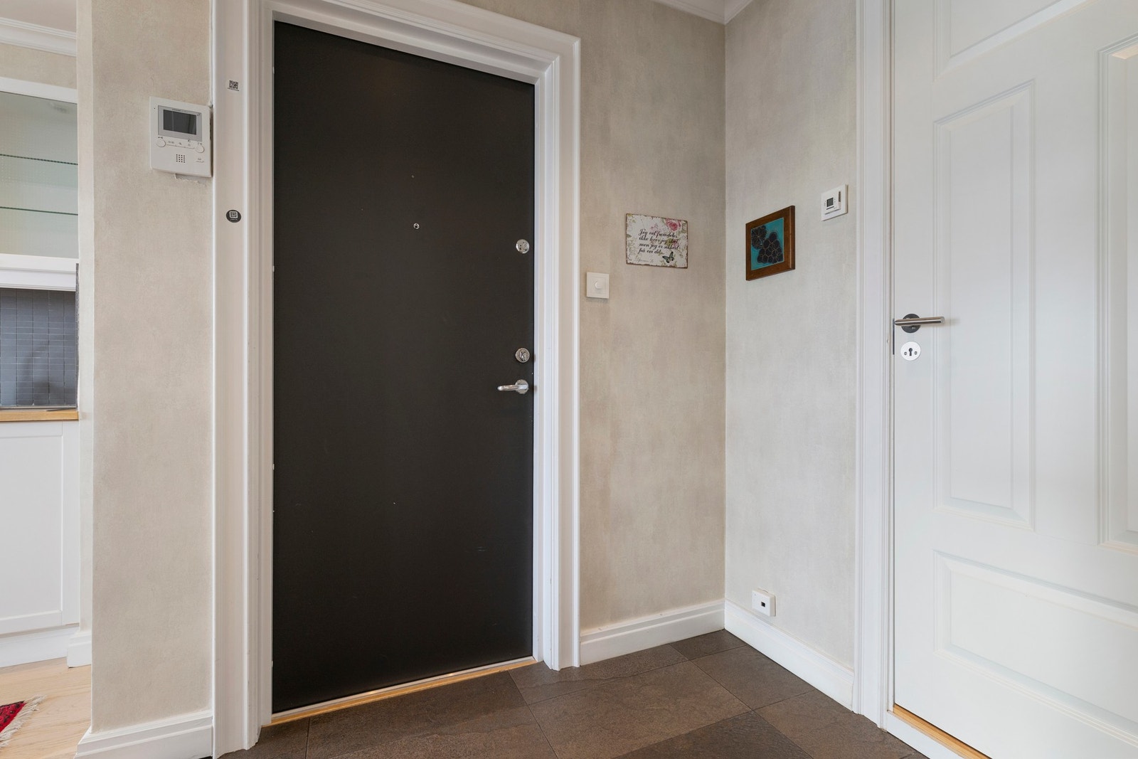 Entre er også pusset opp i 2015. Det ble blant annet lagt fliser med varmekabler. Galleribilde