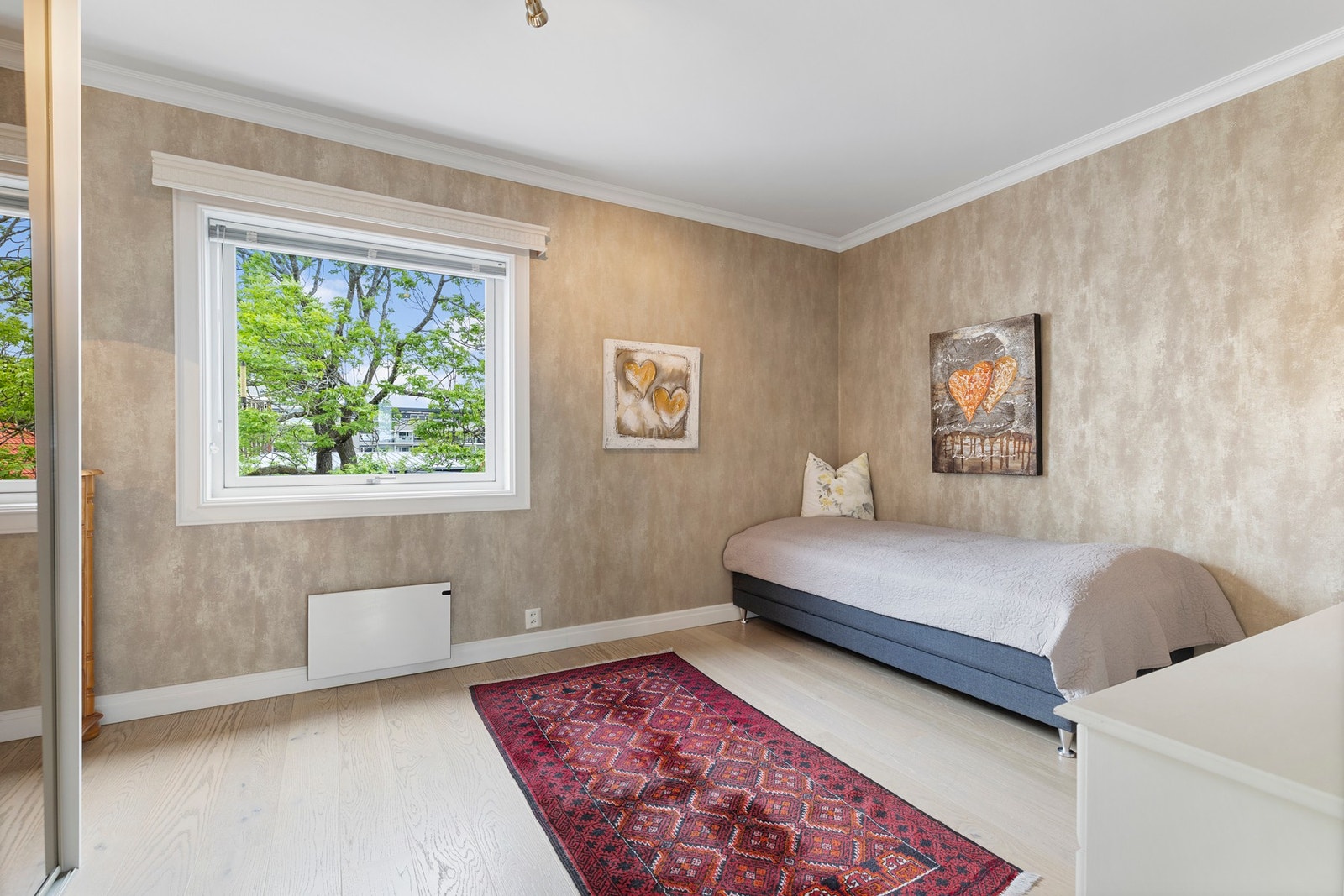 Stort soverom med overflater fra 2015. Galleribilde