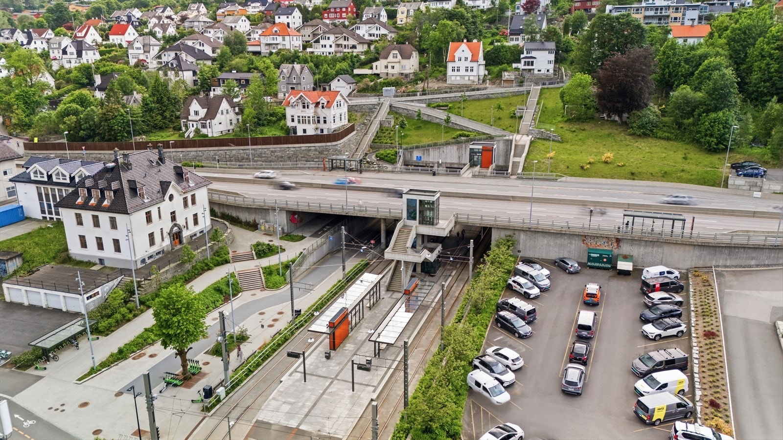 God kollektivtilgang med nærhet til stoppested for bybanen og andre transportmuligheter. Galleribilde