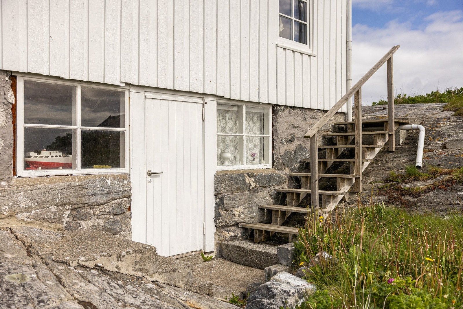 Inngangsdør til kjeller Galleribilde
