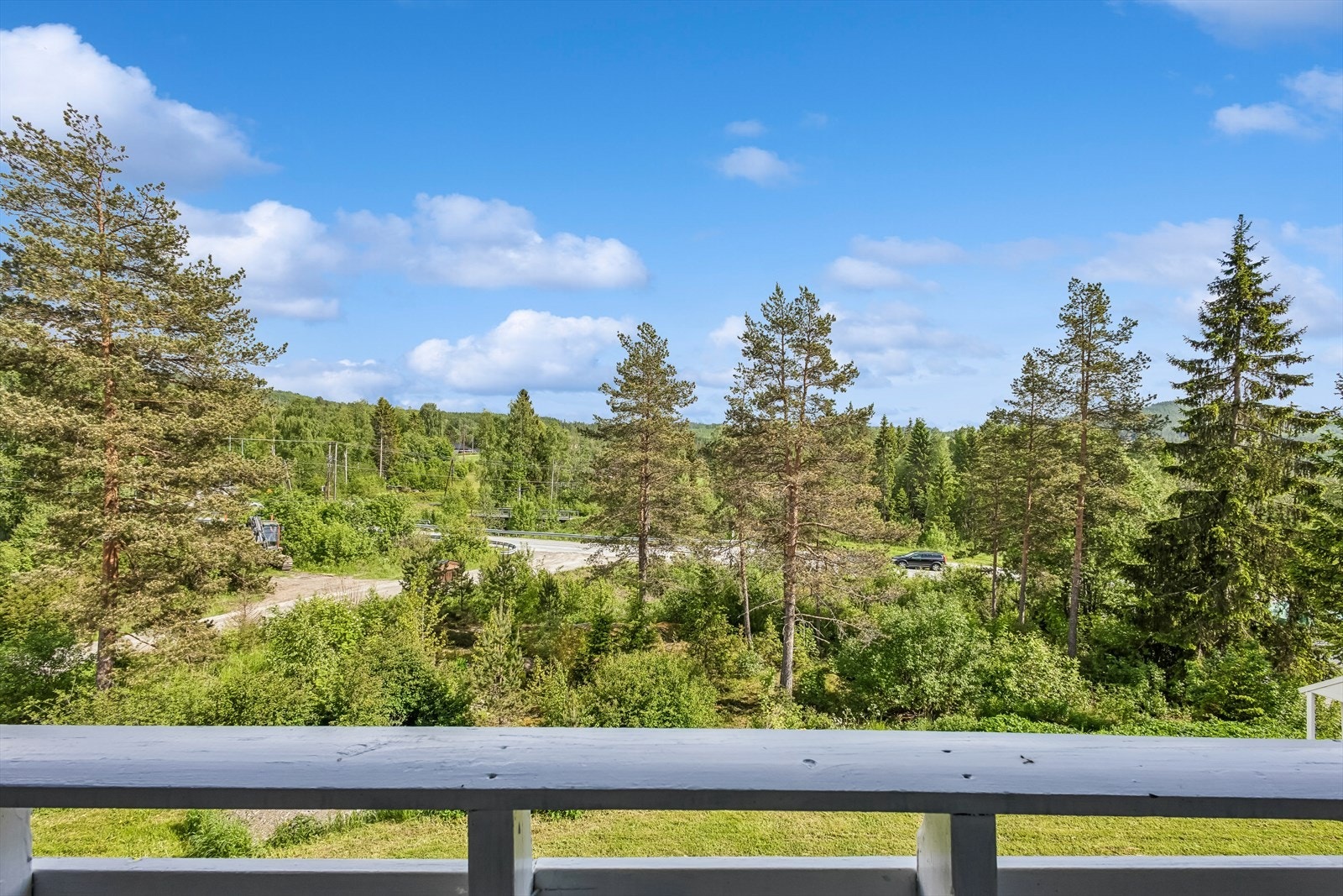 Eiendommen ligger i et landlig område ca 4 km fra Moelv sentrum. Galleribilde