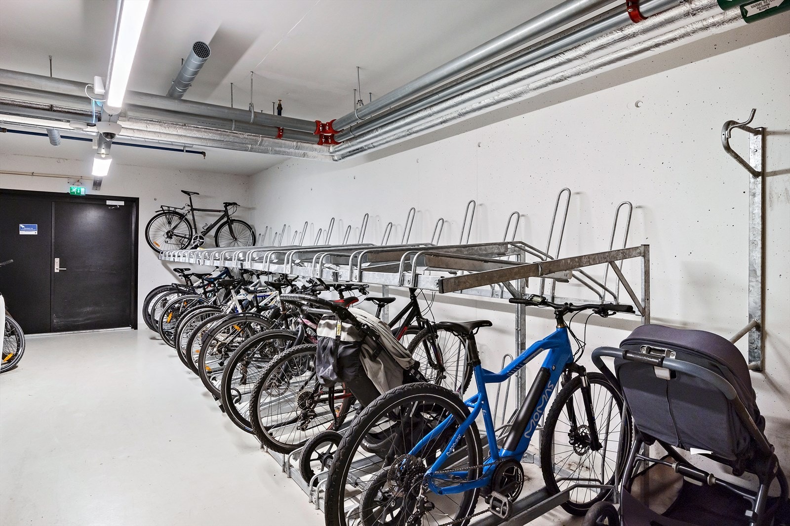 Sameiet byr på en rekke fasiliteter. Sykkelparkering i bygget. Galleribilde