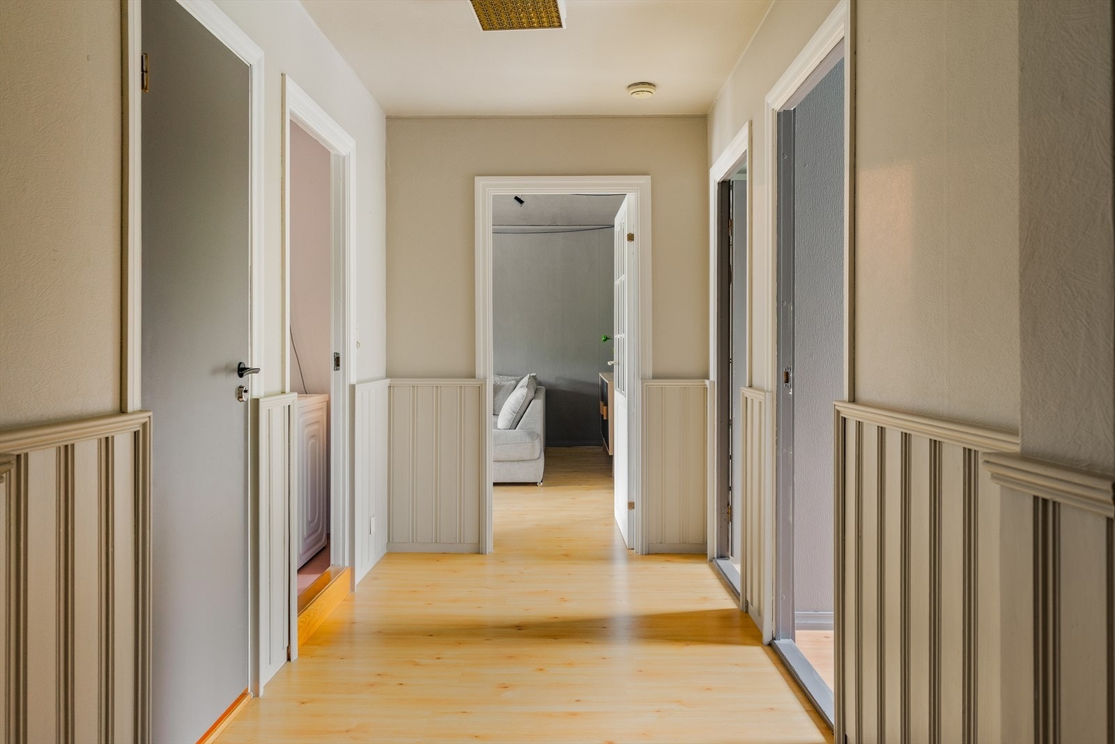 Her får man en bolig som byr på komfortable oppholdsrom, gode oppbevaringsmuligheter og solrike balkonger som forlenger oppholdsarealet i sommerhalvåret. Galleribilde