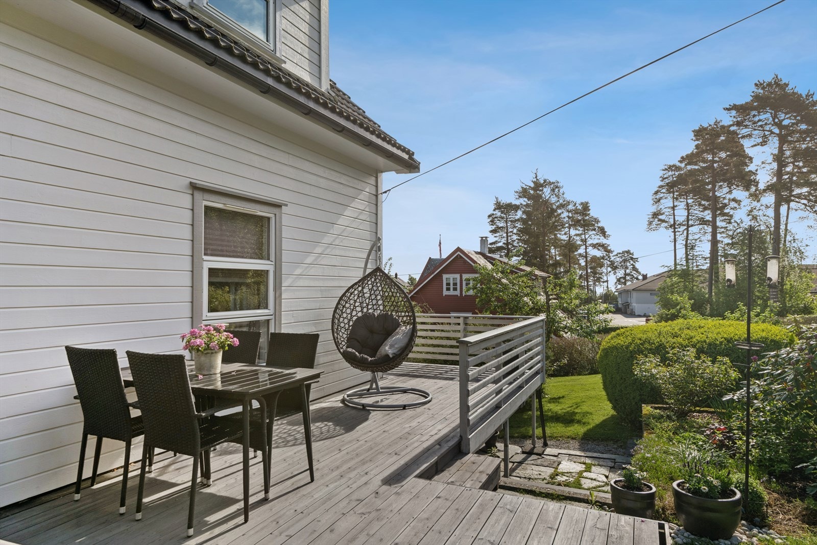 Her kan man nyte gode solforhold, på en skjermet uteplass uten innsyn. Galleribilde