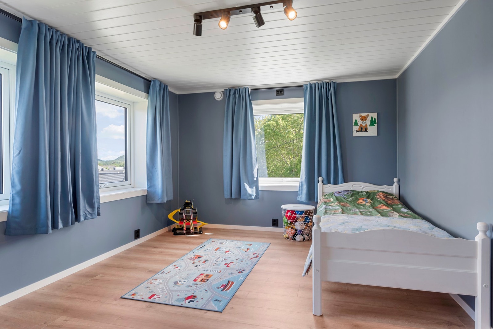 Soverom på 13m². God plass for seng og evt garderobe. Galleribilde