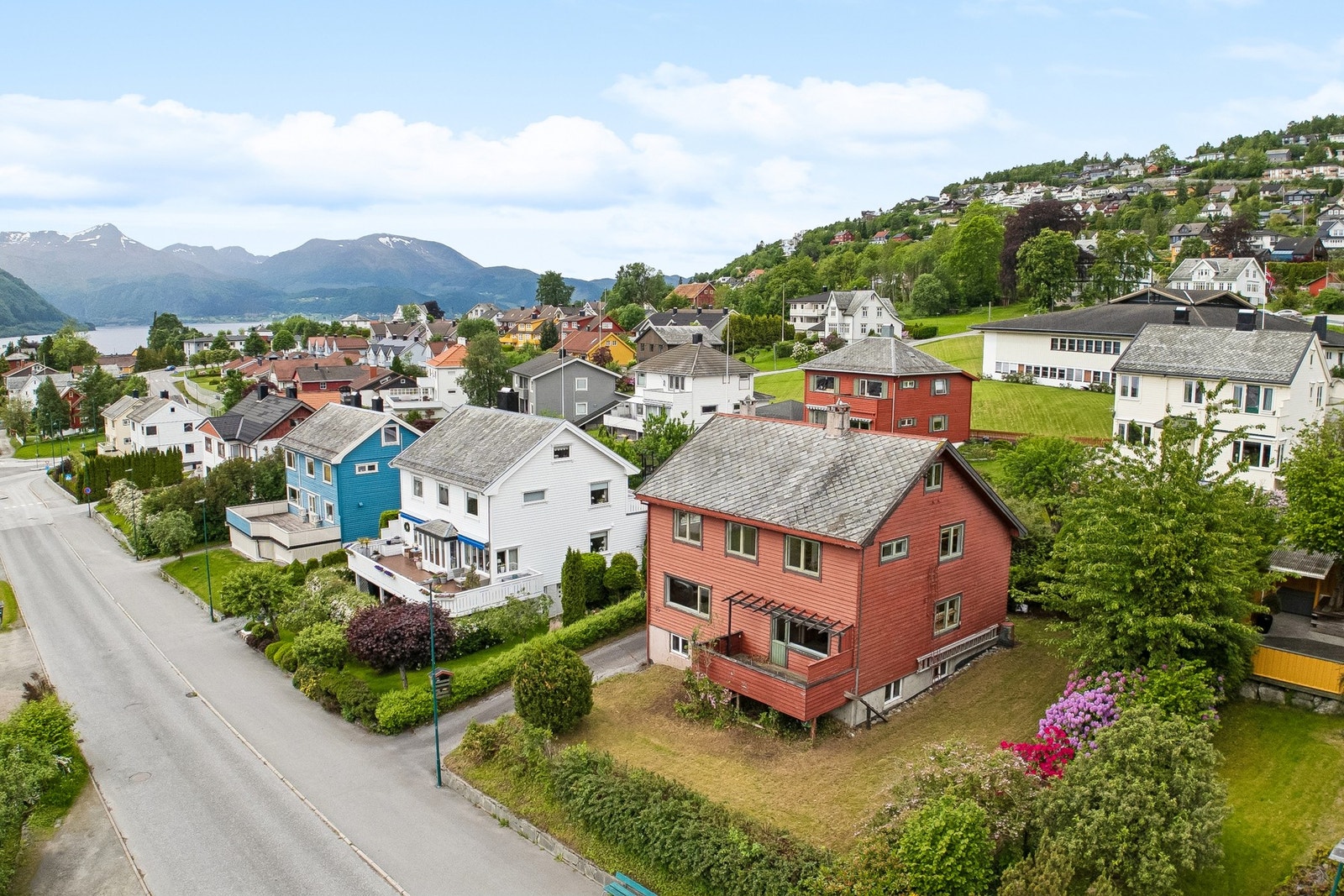 - Boligen ligger i Storgata og har gåavstand til sentrum med alt av fasiliteter - Galleribilde