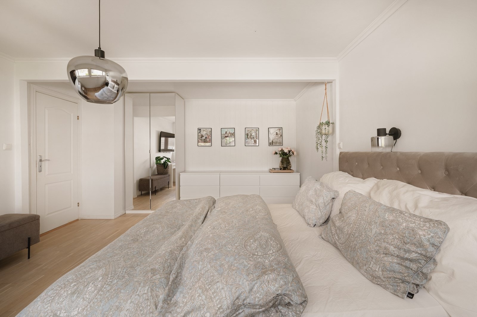 - Boligens hovedsoverom måler hele 19 m² - Galleribilde