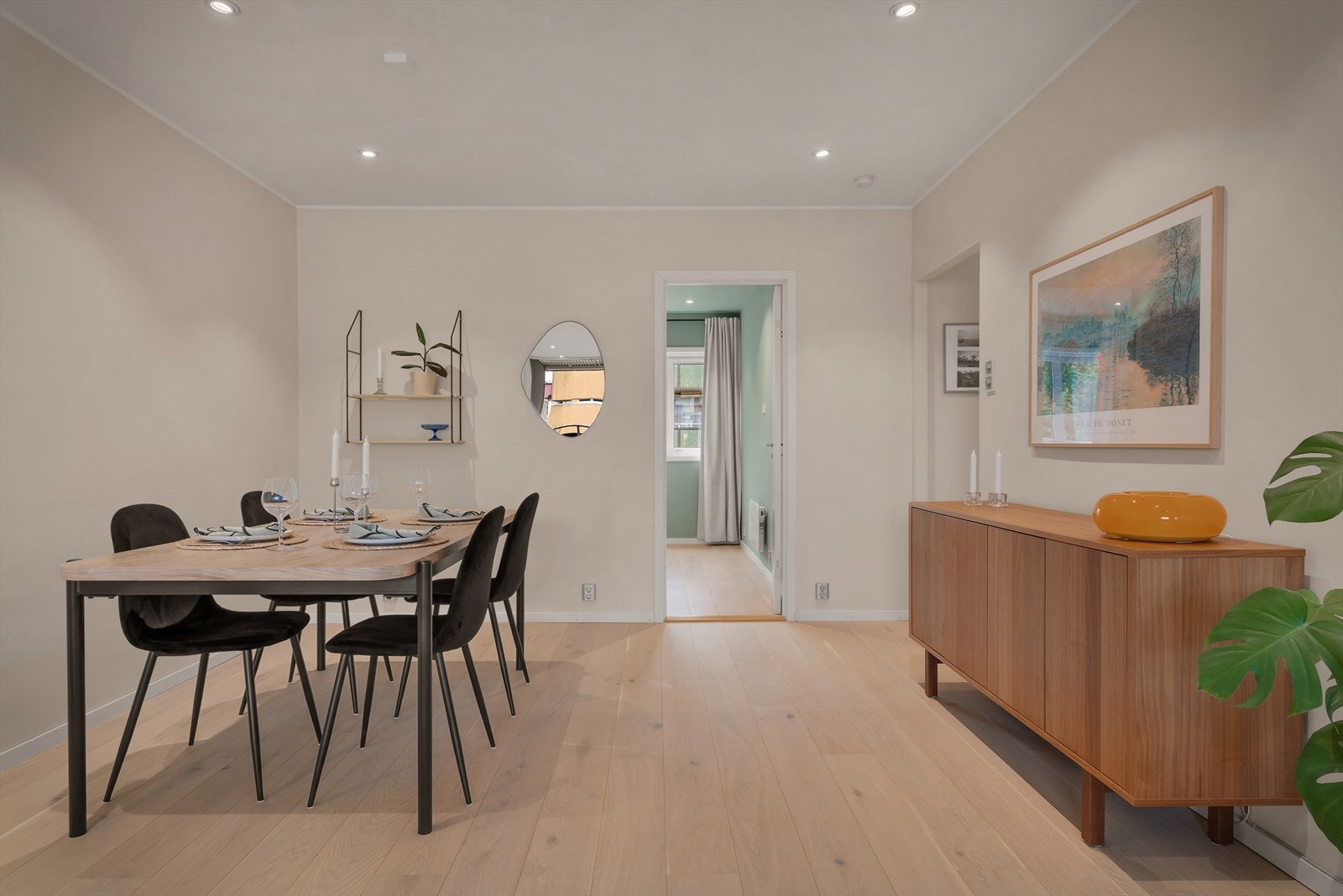 Et sosialt allrom med plass til både avslapning og måltider. Galleribilde