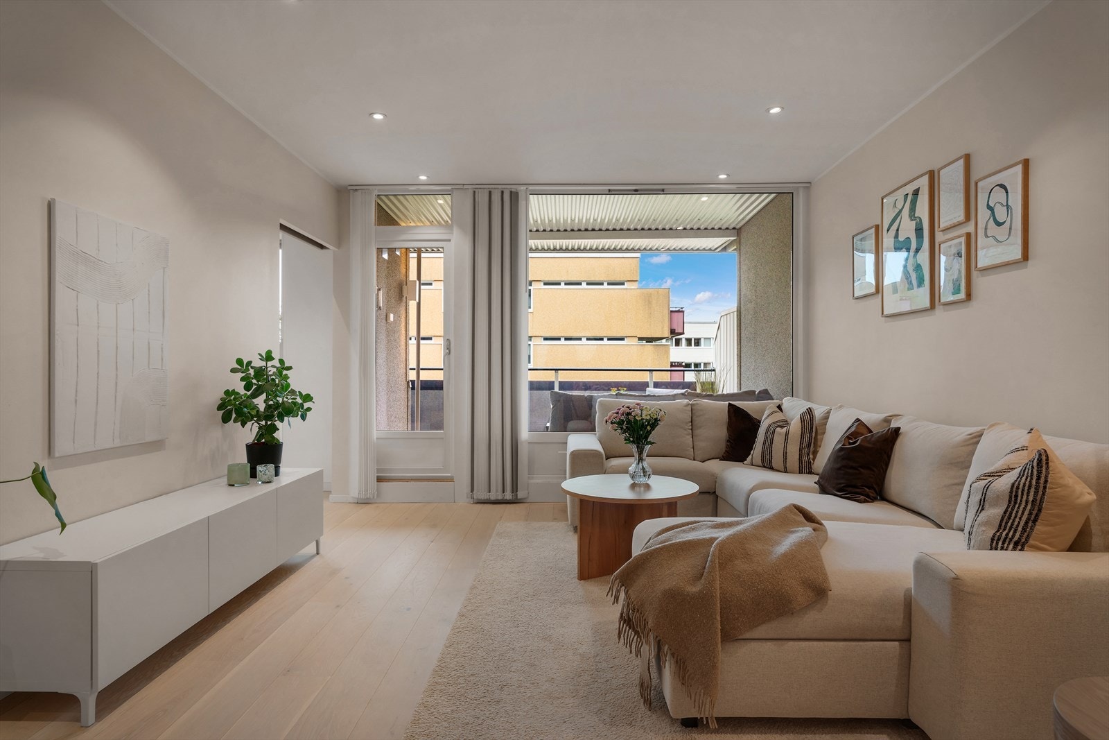 LED downlights i taket gir en jevn og behagelig belysning i de fleste rom. Galleribilde