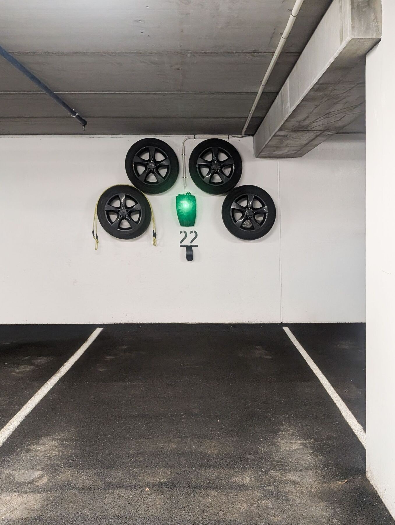Til leiligheten følger en fast parkeringsplass i garasjeanlegg med elbillader. Galleribilde