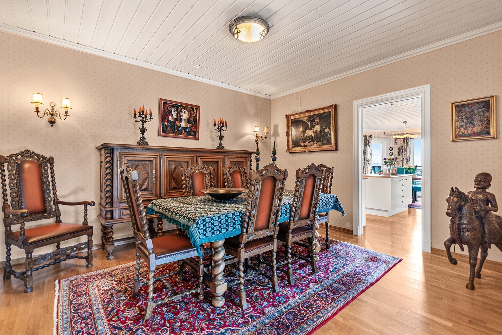 Her er det god plass til et stort spisebord. Galleribilde