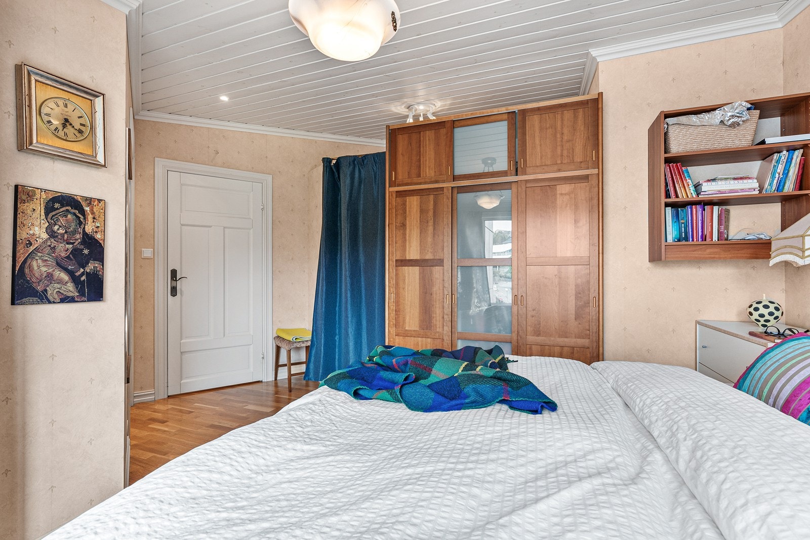 Her er det god plass til å innrede med stor seng, nattbord og annet ønsket møblement. Galleribilde
