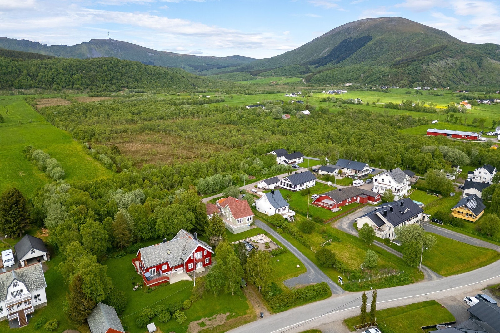Nærhet til skog og mark med gode turmuligheter. Galleribilde