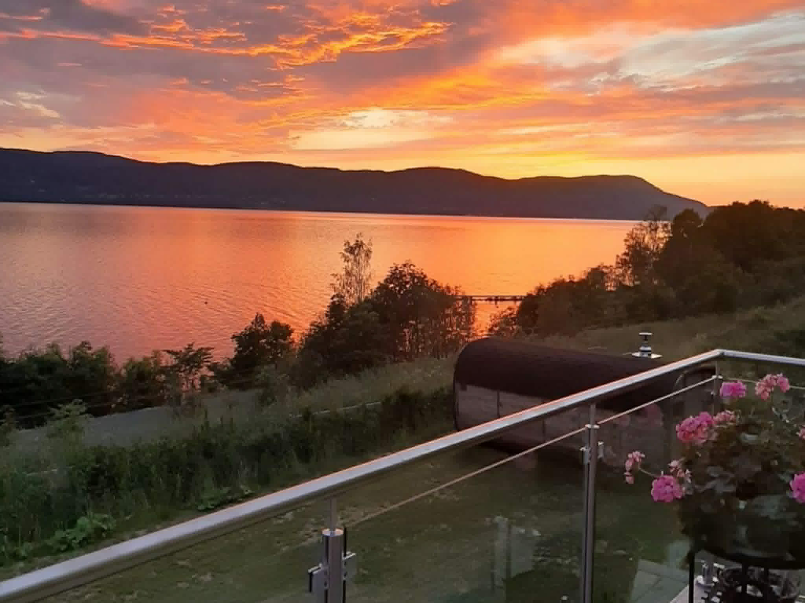 Lange sommerkvelder her er det lite som slår. Bilde fra selger. Galleribilde