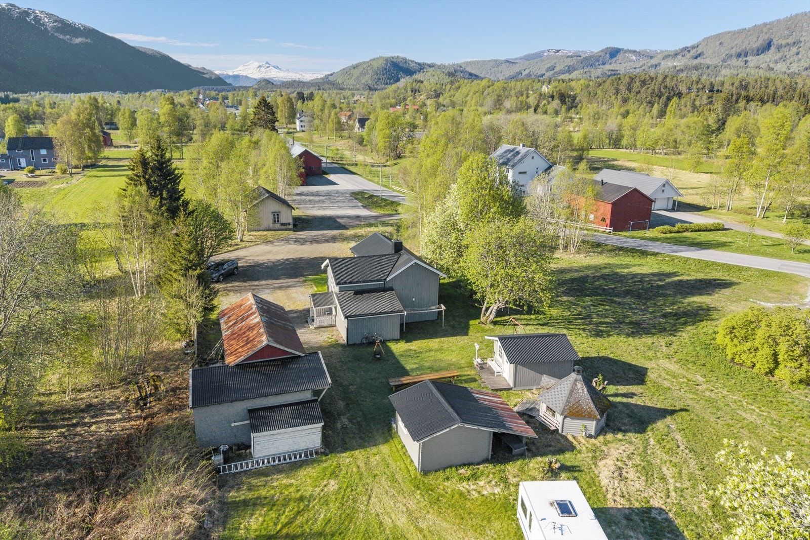 Nærmeste bussholdeplass, Nestbymoen, ligger kun 2 minutter unna. Galleribilde