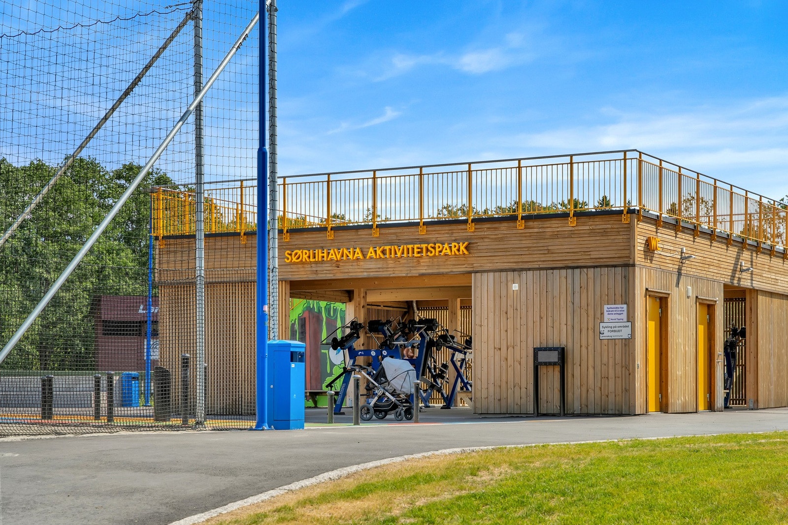 Sørlihavna aktivitetspark kan tilby forskjellige aktiviteter som f.eks. styrketreningspark med både egenvekt, apparater og gummibelagt treningsflate på taket, beep test og intervallbane, sandvolleyballbane, m.m. Galleribilde