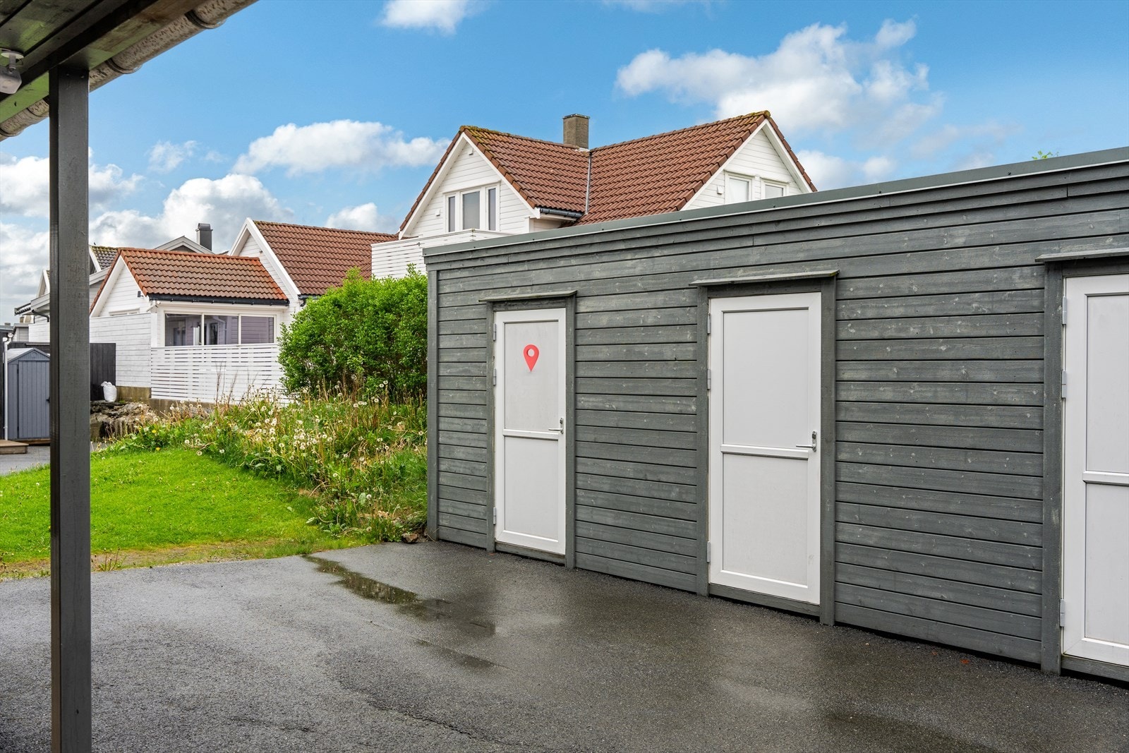 Til leiligheten hører en egen sportsbod på 5 m² i et felles, frittstående bodanlegg. Galleribilde