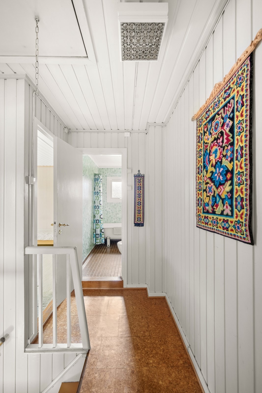 Fra gangen i andre etasje er det adkomst til badet. Galleribilde