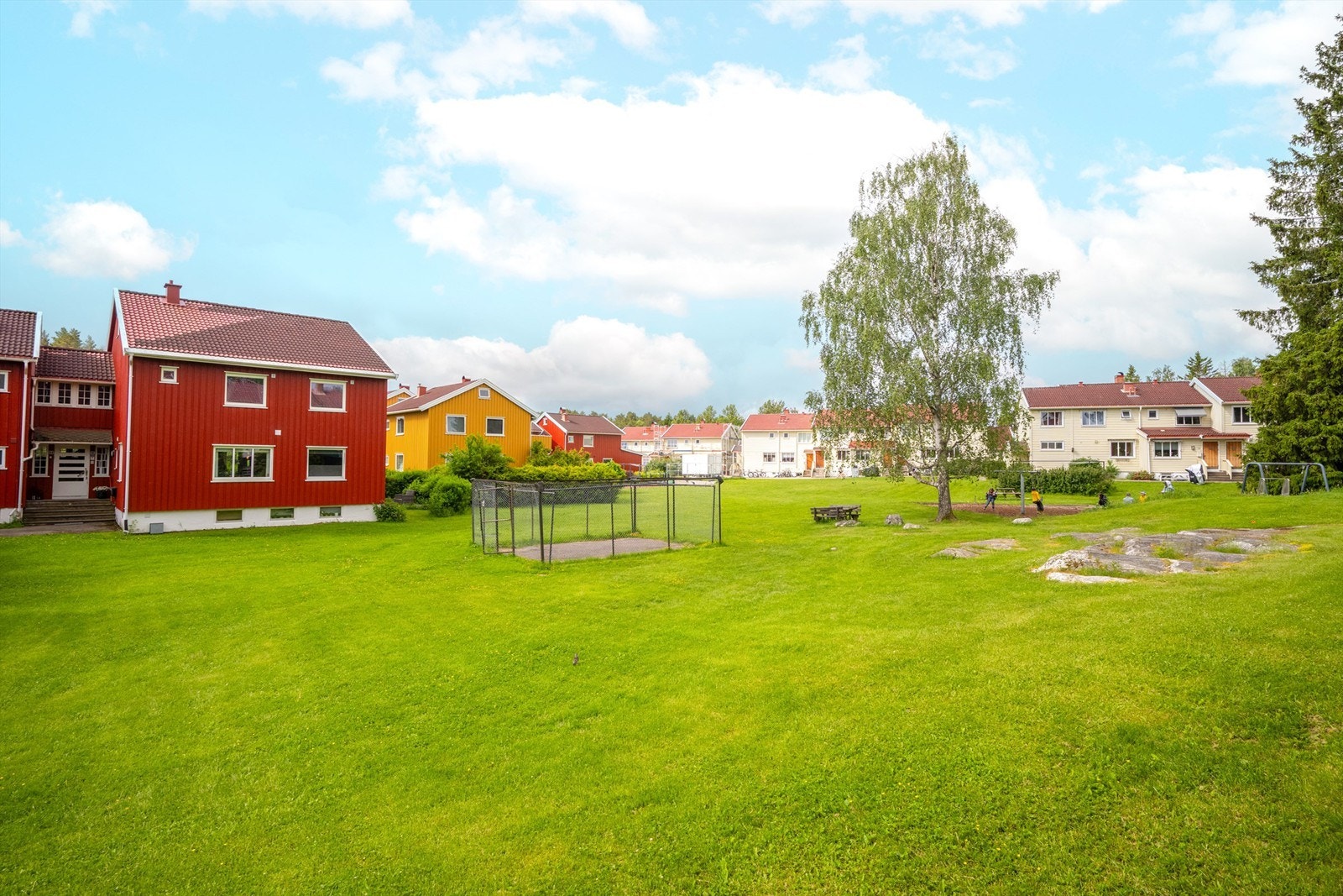 Nøklevann borettslag er kjent for sine store, velholdte grøntområder. Galleribilde