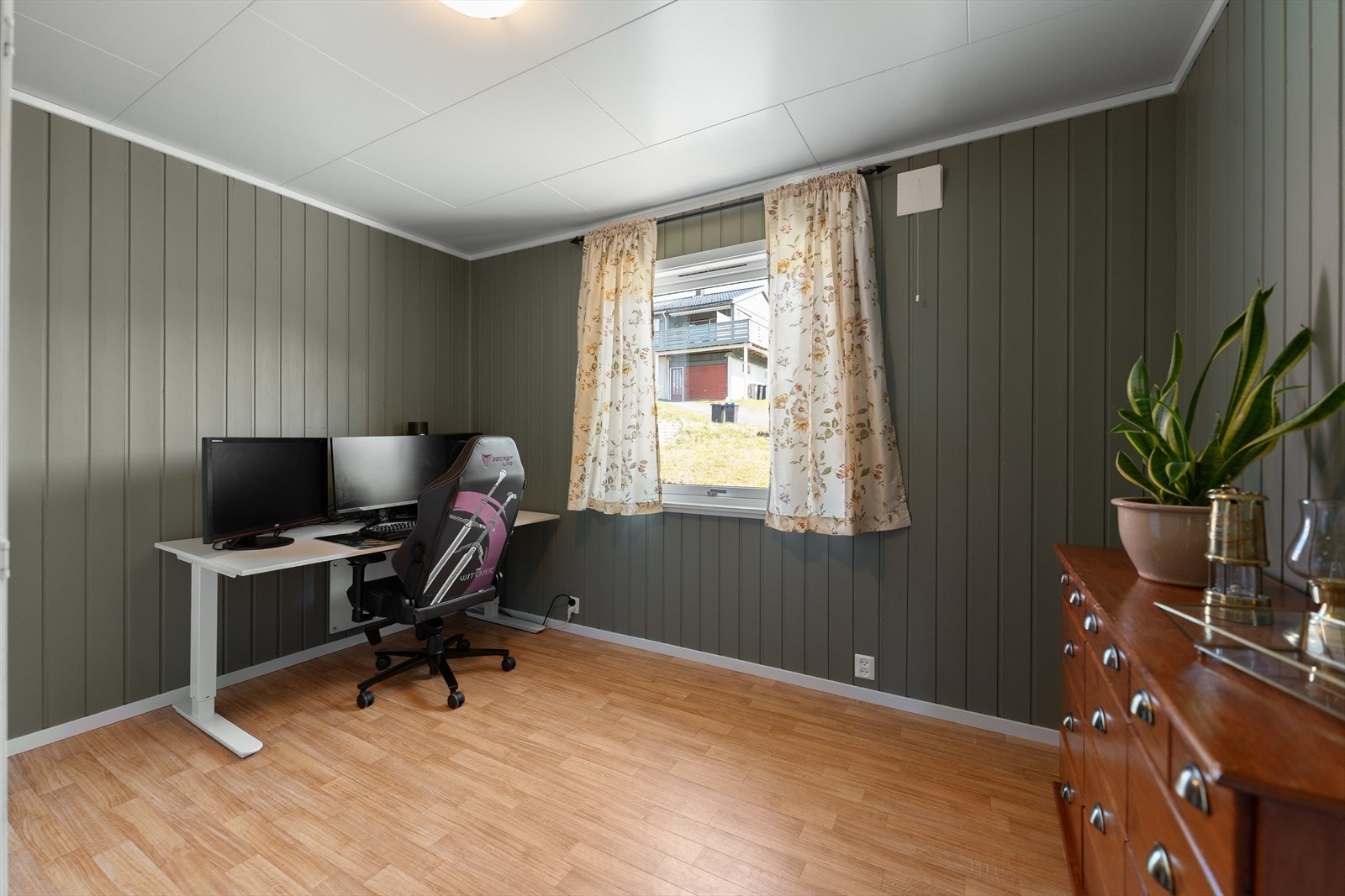 Soverom 3- Fleksibelt rom som kan benyttes som soverom eller kontor. Galleribilde