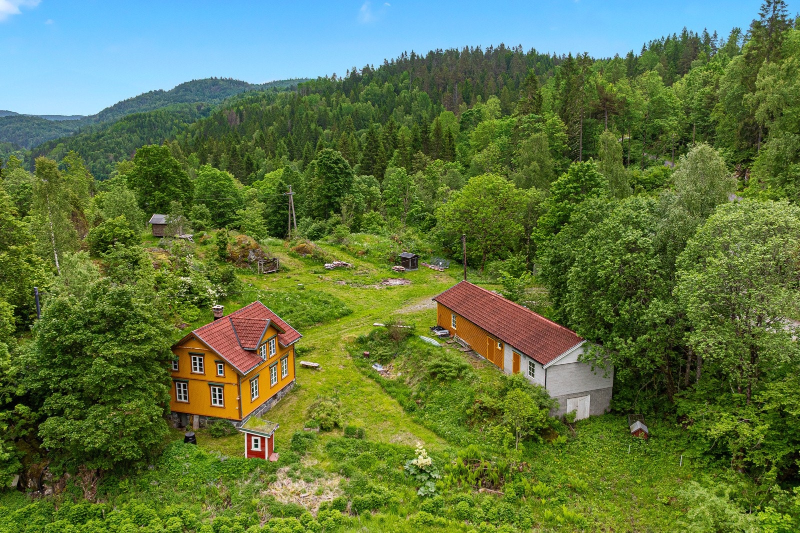 Velkommen til Kjosevegen 94 - Høybjørg Gård i Oklungen - sjarmerende gårdstun med stor tomt og potensiale Galleribilde