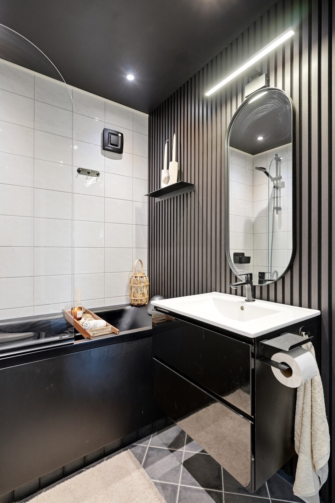 I 2025 ble badet oppgradert med nytt badekar, dusjvegg og servant. Galleribilde