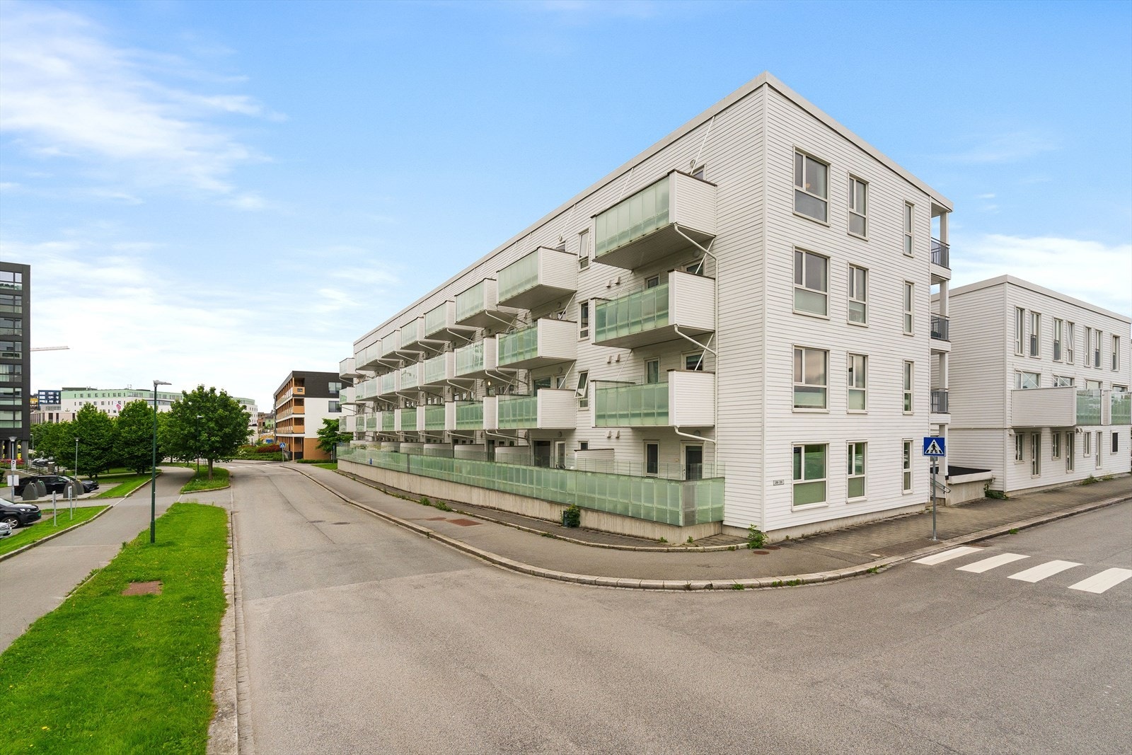 Her bor du i maritime omgivelser med flotte tur og friområder rett utenfor døren, samtidig som Stavanger sentrum, butikker, treningssenter og kollektivtransport er innen kort avstand. Galleribilde
