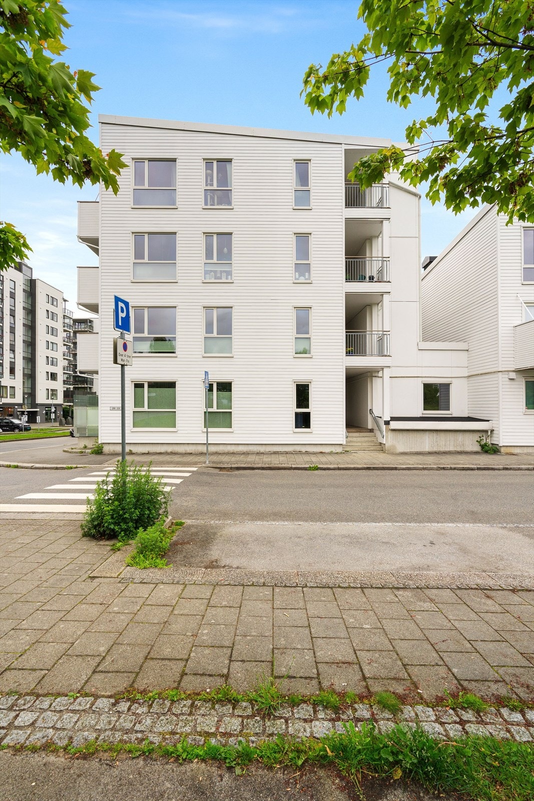 Leiligheten ligger flott til på Lervigbrygga, i et sentralt, hipt og naturskjønt område ved bydel Stavanger Øst. Bydelen er i sterk vekst og har hatt en rivende utvikling de seneste årene. Galleribilde