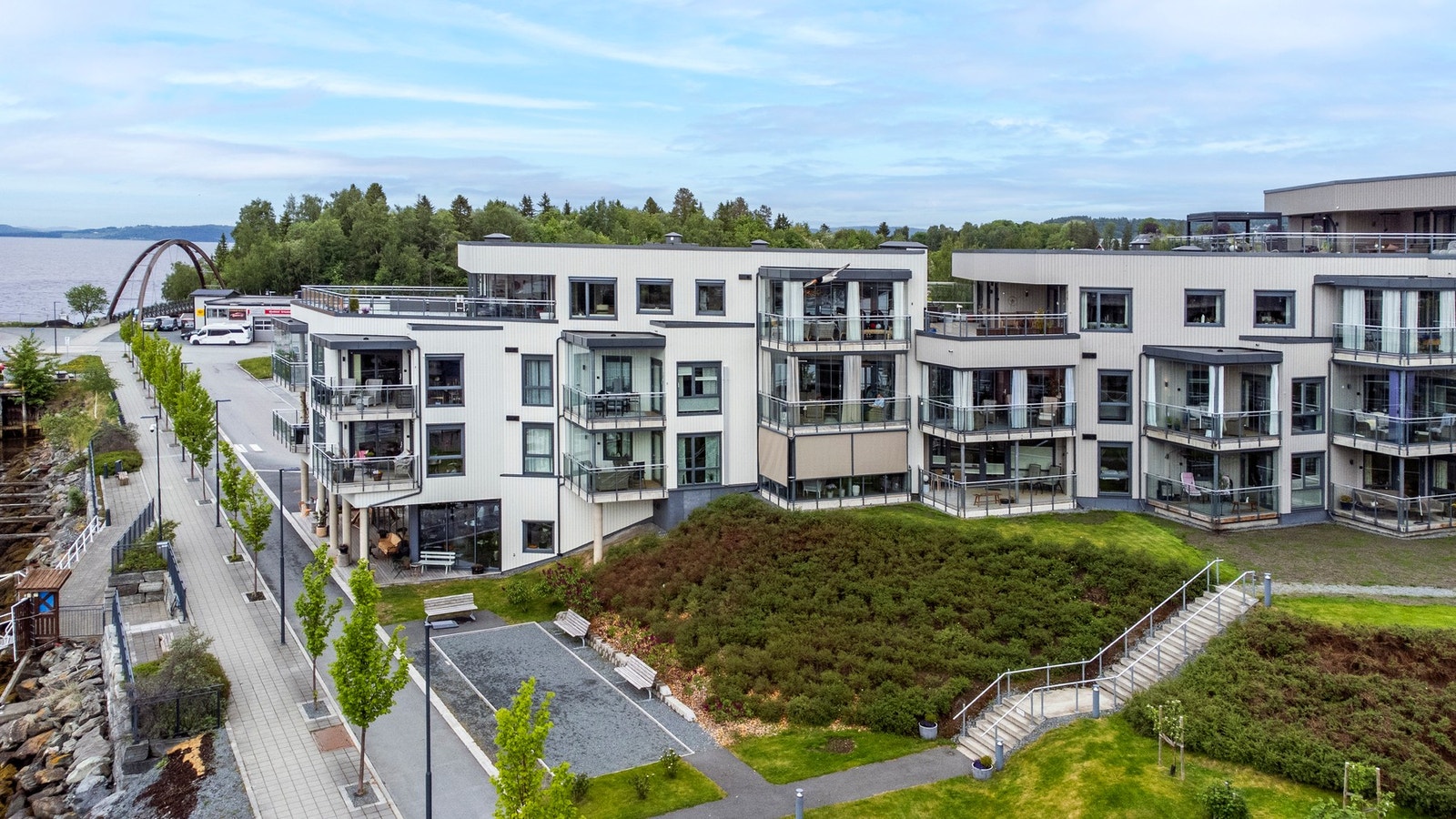Unik plassering i Levanger brygge. Flotte uteplasser. Galleribilde