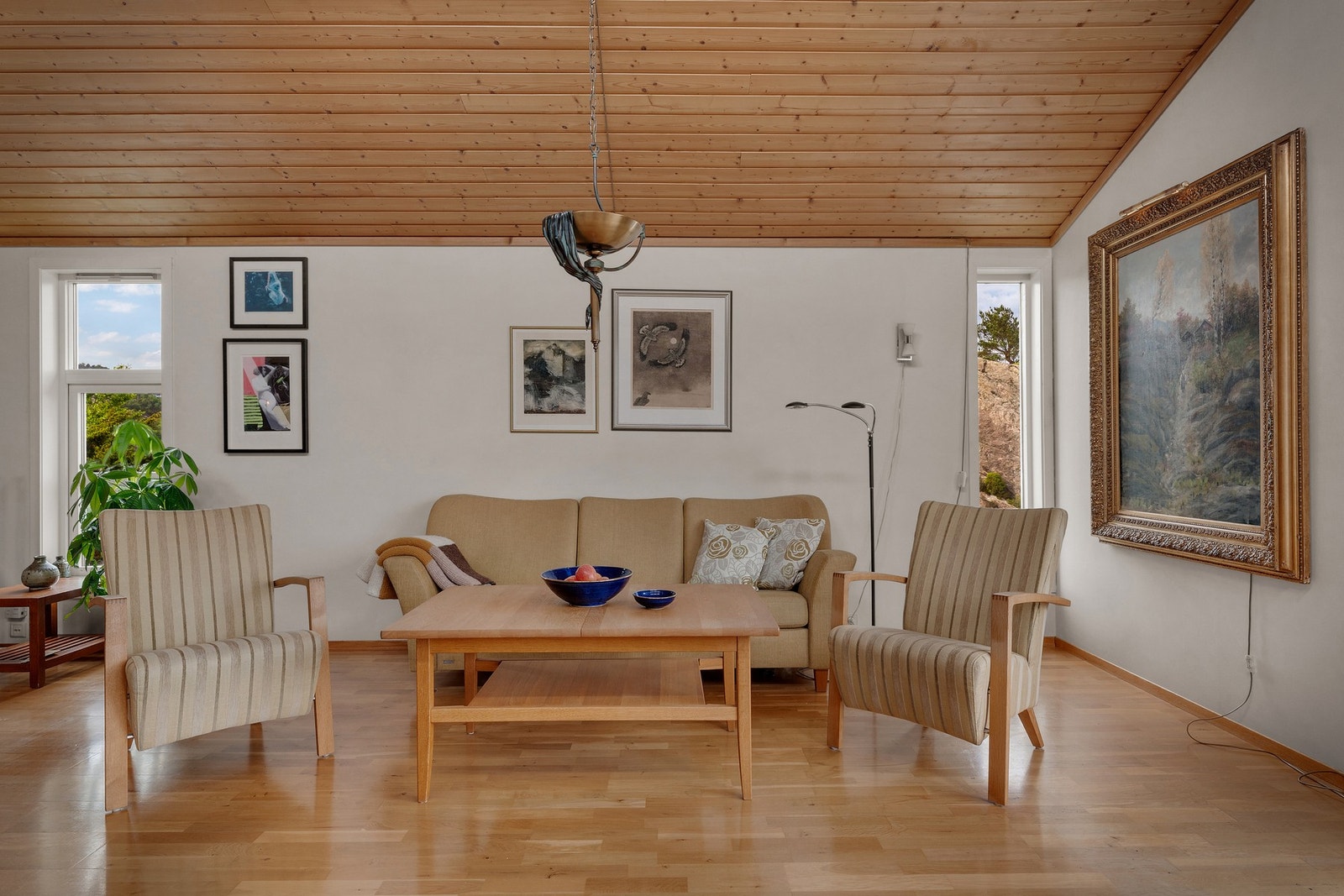 - Her har du god plass til å innrede med sofagruppe - Galleribilde