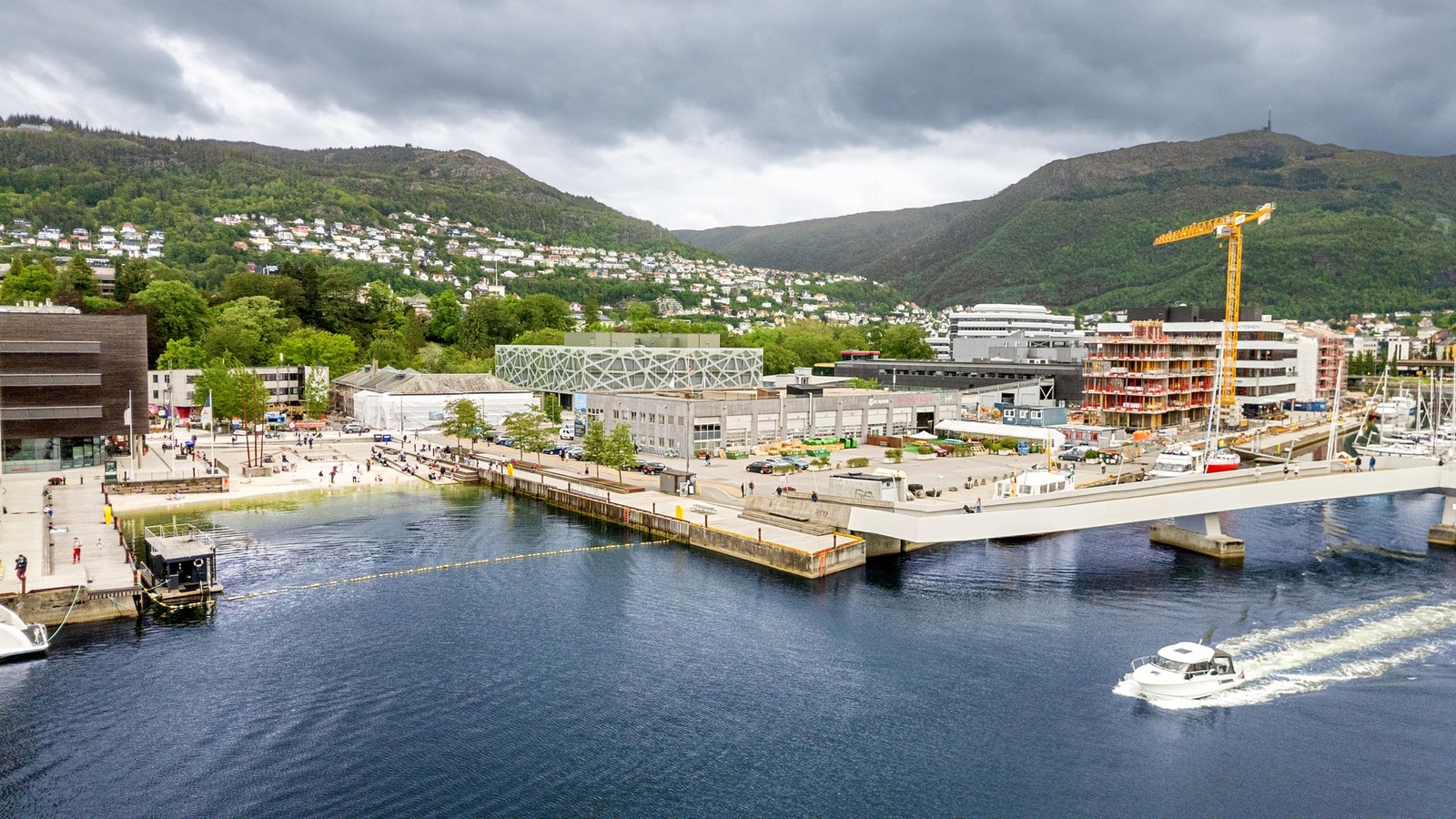 Unik beliggenhet med nærhet til grøntareal, badeplass og turterreng samtidig som du får gangavstand til Bergen sentrum Galleribilde