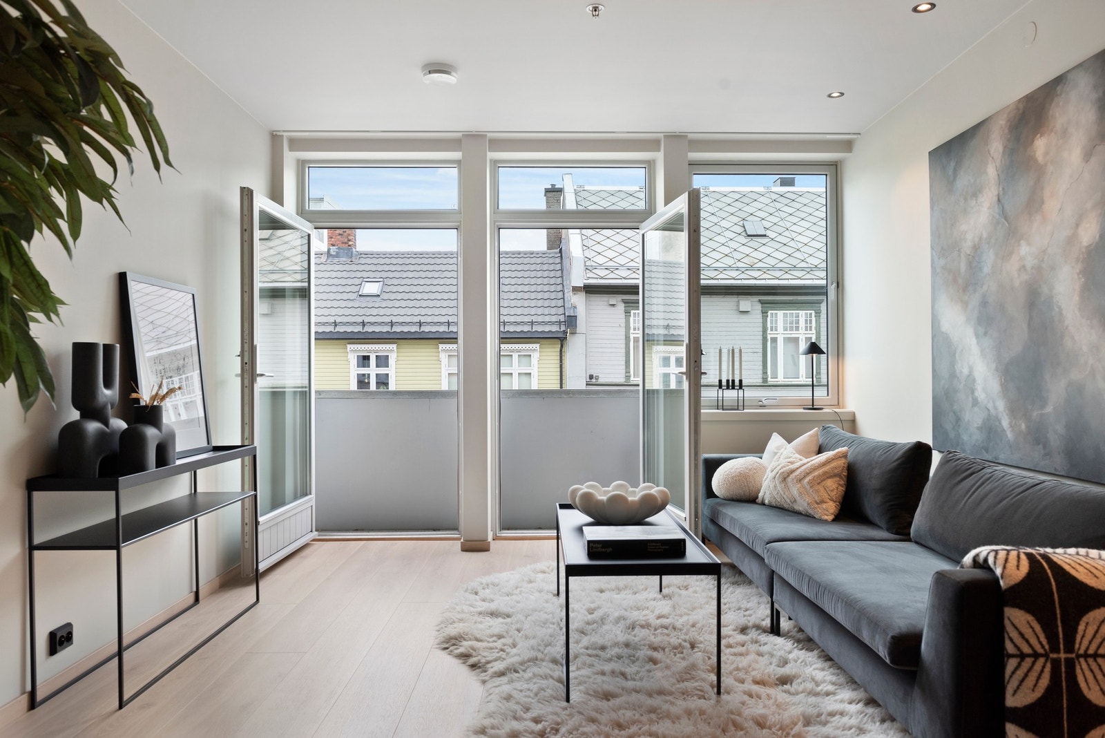 Gode vindusflater som slipper inn masse lys. Galleribilde